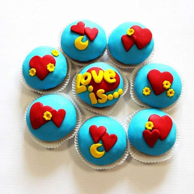 Капкейки "Love is..." купить - бердск.сладкоежкин.рф
