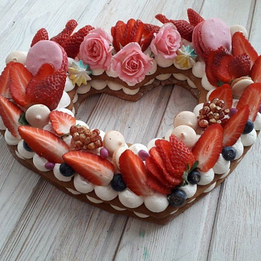 Торт "Клубничное сердце" купить - бердск.сладкоежкин.рф